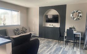 Rivendell Spacious Two Bedroom 1St Floor Flat